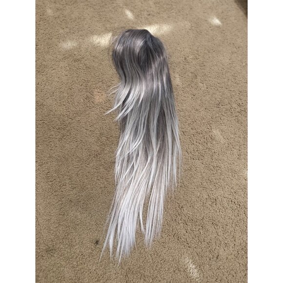 NEW 28 inch Long Ombre ash blonde glueless wig - Picture 3 of 6